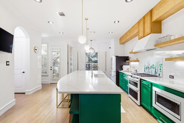 13641 Cobblestone Drive, Farmers Branch, TX 75244