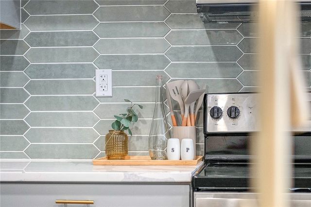 1119 Voskamp St, Troy Hill, PA 15212