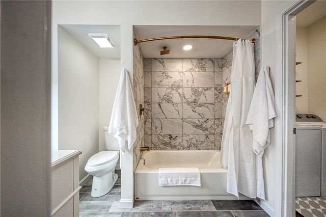 1119 Voskamp St, Troy Hill, PA 15212