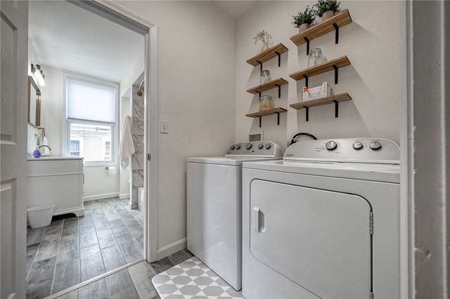 1119 Voskamp St, Troy Hill, PA 15212