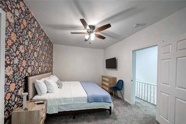 1119 Voskamp St, Troy Hill, PA 15212