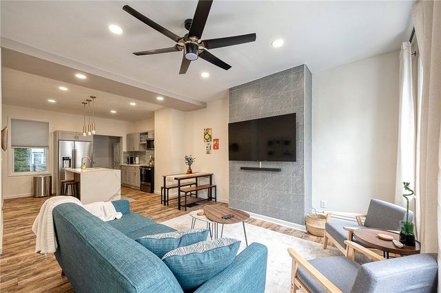 1119 Voskamp St, Troy Hill, PA 15212