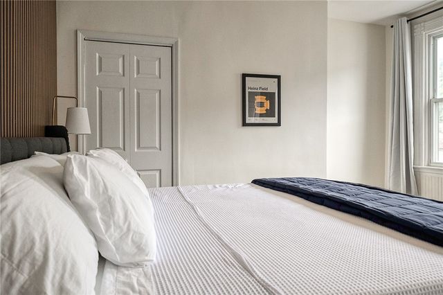 1119 Voskamp St, Troy Hill, PA 15212