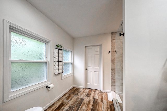 1119 Voskamp St, Troy Hill, PA 15212