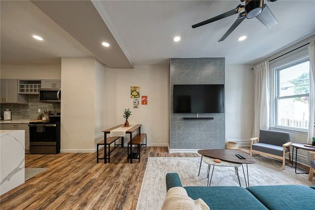 1119 Voskamp St, Troy Hill, PA 15212