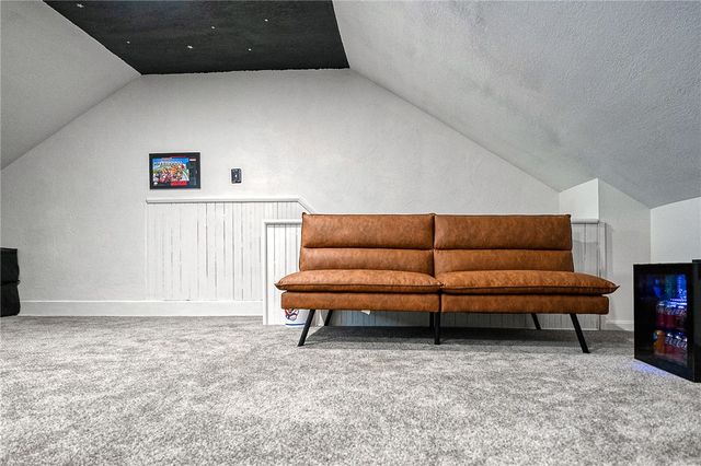 1119 Voskamp St, Troy Hill, PA 15212