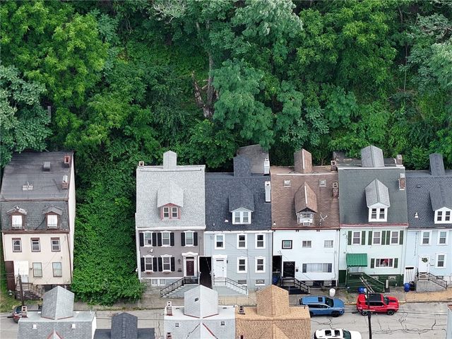 1119 Voskamp St, Troy Hill, PA 15212