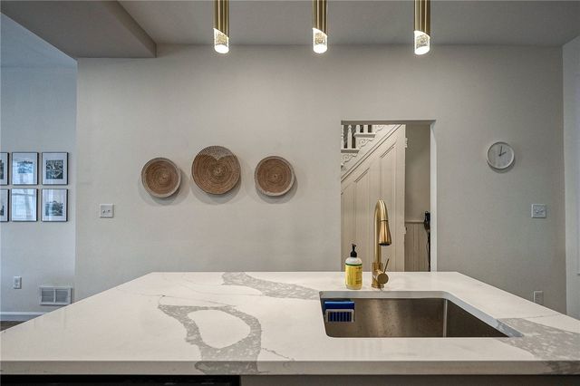 1119 Voskamp St, Troy Hill, PA 15212