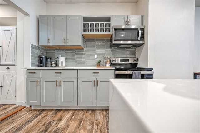 1119 Voskamp St, Troy Hill, PA 15212