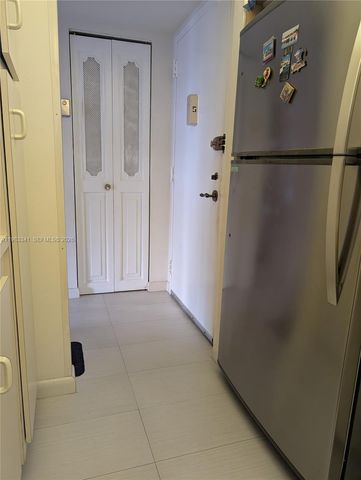 1000 E Saint Charles Pl 519, Pembroke Pines, FL 33026