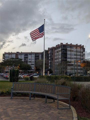 1000 E Saint Charles Pl 519, Pembroke Pines, FL 33026