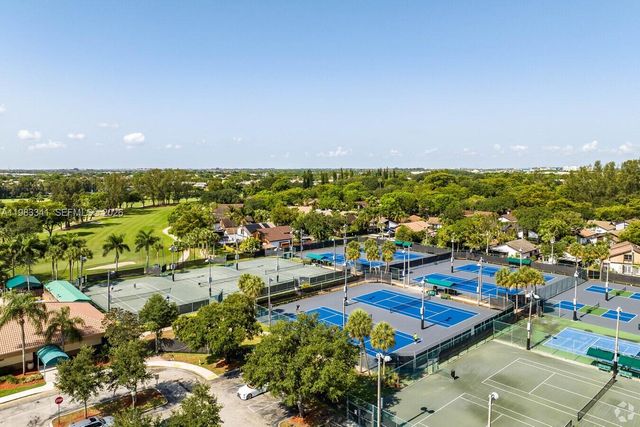 1000 E Saint Charles Pl 519, Pembroke Pines, FL 33026