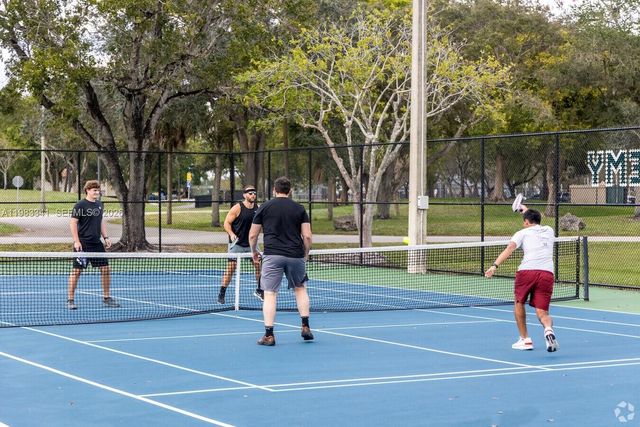 1000 E Saint Charles Pl 519, Pembroke Pines, FL 33026