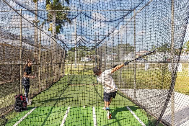 1000 E Saint Charles Pl 519, Pembroke Pines, FL 33026