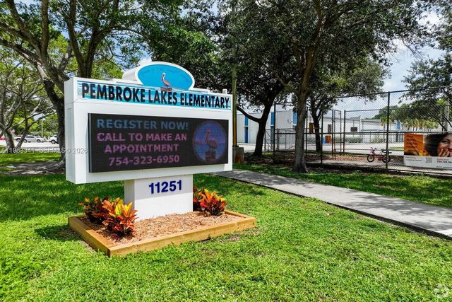 1000 E Saint Charles Pl 519, Pembroke Pines, FL 33026