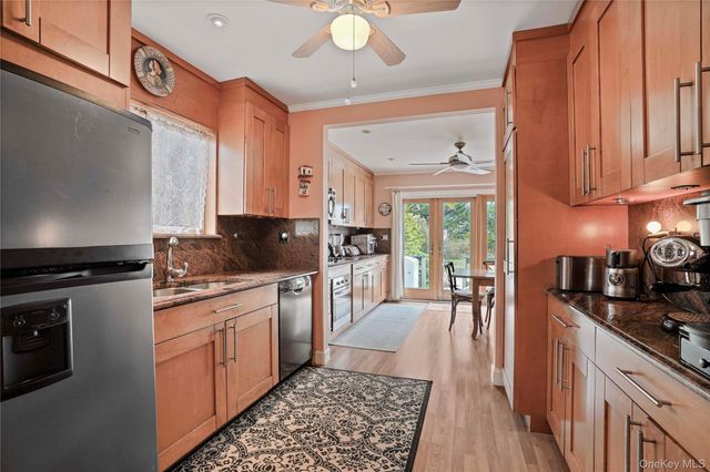 117 West Avenue, Hicksville, NY 11801