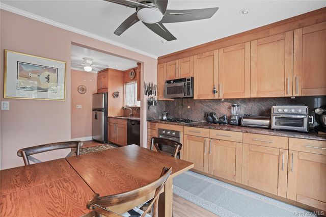 117 West Avenue, Hicksville, NY 11801