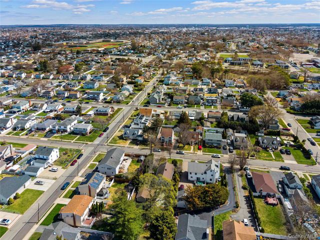 117 West Avenue, Hicksville, NY 11801