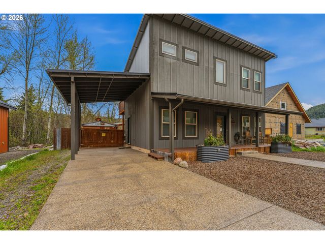 48367 ROARING RAPIDS Way, Oakridge, OR 97463