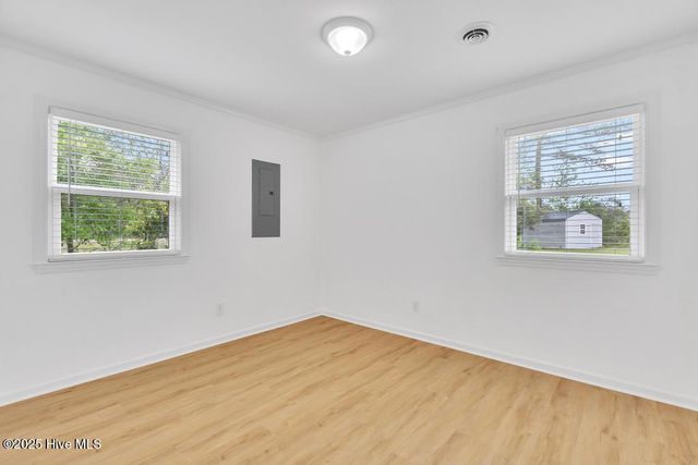 101 Holiday Drive, Hampstead, NC 28443