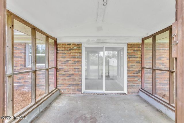 101 Holiday Drive, Hampstead, NC 28443