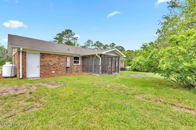 101 Holiday Drive, Hampstead, NC 28443