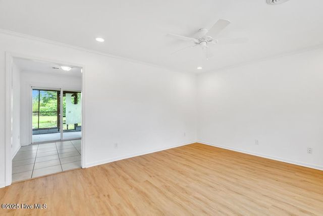 101 Holiday Drive, Hampstead, NC 28443