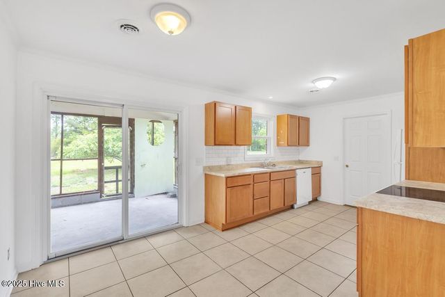101 Holiday Drive, Hampstead, NC 28443