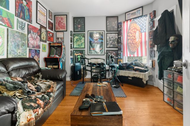 5039 W Cullom Avenue, Chicago, IL 60641