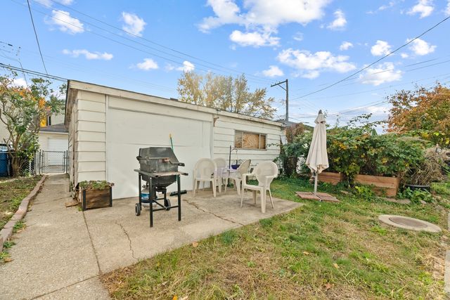 5039 W Cullom Avenue, Chicago, IL 60641