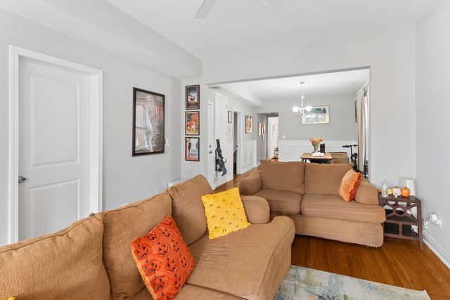 5039 W Cullom Avenue, Chicago, IL 60641