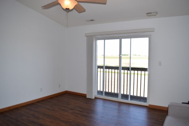 565 N Strack Street 302, Cortland, IL 60112