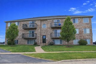 565 N Strack Street 302, Cortland, IL 60112