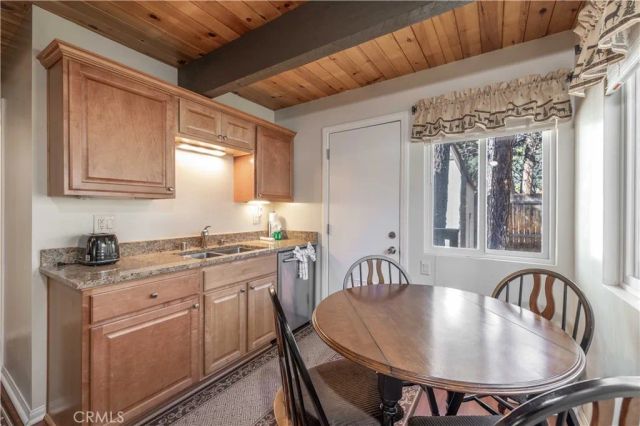 548 Moreno Lane, Sugarloaf, CA 92386