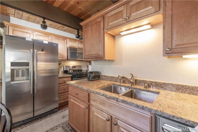 548 Moreno Lane, Sugarloaf, CA 92386