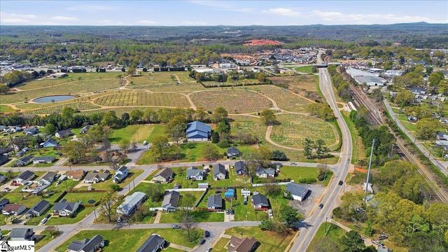 16 Carver Street, Greenville, SC 29611