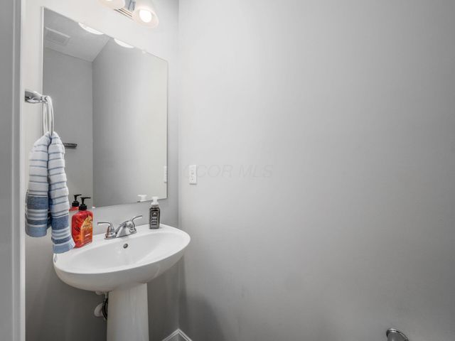 156 Heron Drive, Pataskala, OH 43062