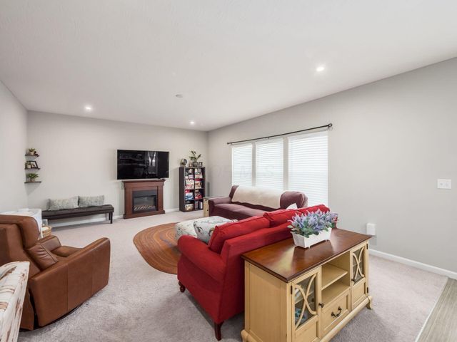 156 Heron Drive, Pataskala, OH 43062