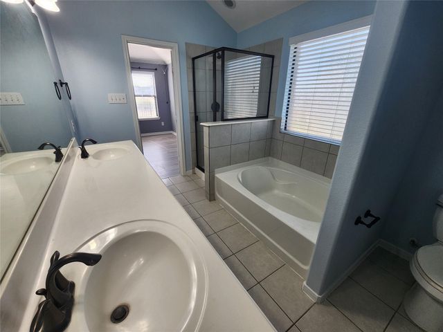 9002 Saint Laurent Lane, Houston, TX 77044