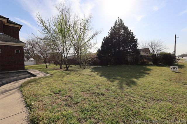 406 E B Street, Jenks, OK 74037