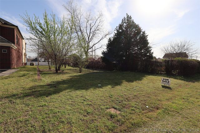 406 E B Street, Jenks, OK 74037