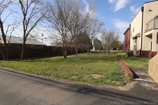 406 E B Street, Jenks, OK 74037