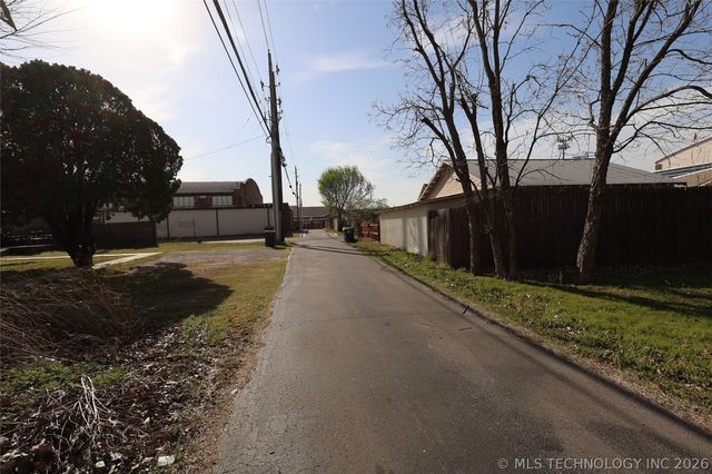 406 E B Street, Jenks, OK 74037
