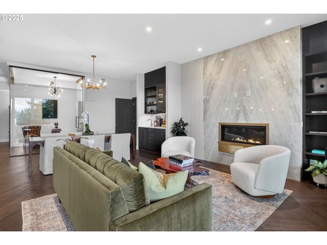 21 D Ave 2, Lake Oswego, OR 97034