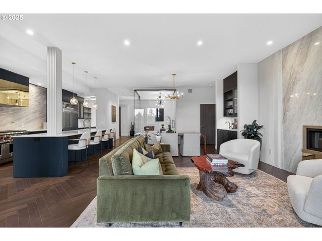 21 D Ave 2, Lake Oswego, OR 97034