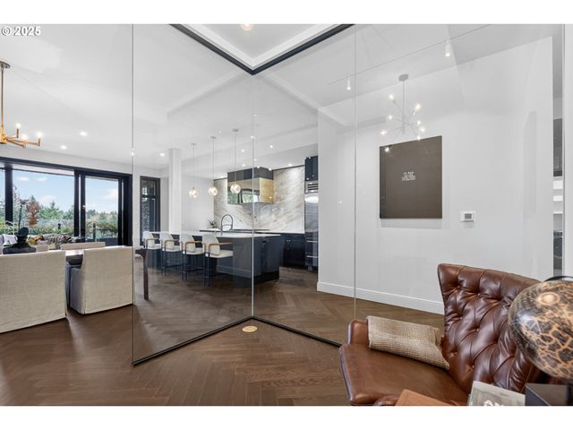 21 D Ave 2, Lake Oswego, OR 97034