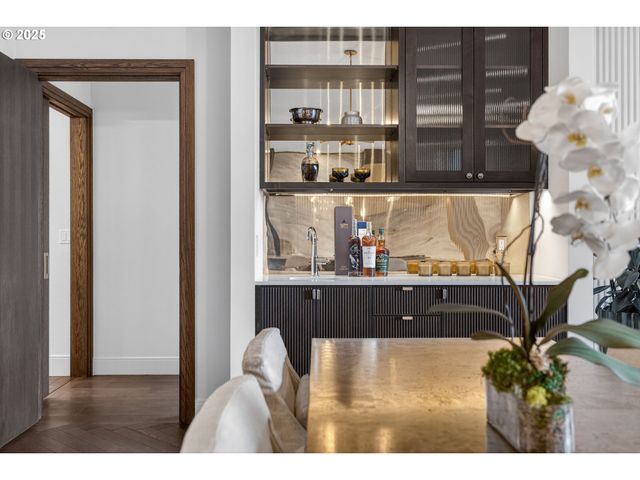 21 D Ave 2, Lake Oswego, OR 97034