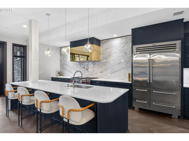 21 D Ave 2, Lake Oswego, OR 97034