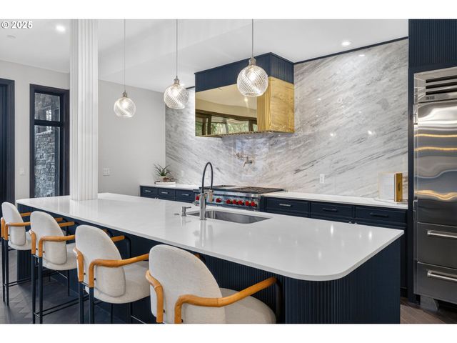 21 D Ave 2, Lake Oswego, OR 97034