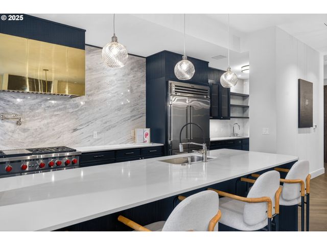 21 D Ave 2, Lake Oswego, OR 97034